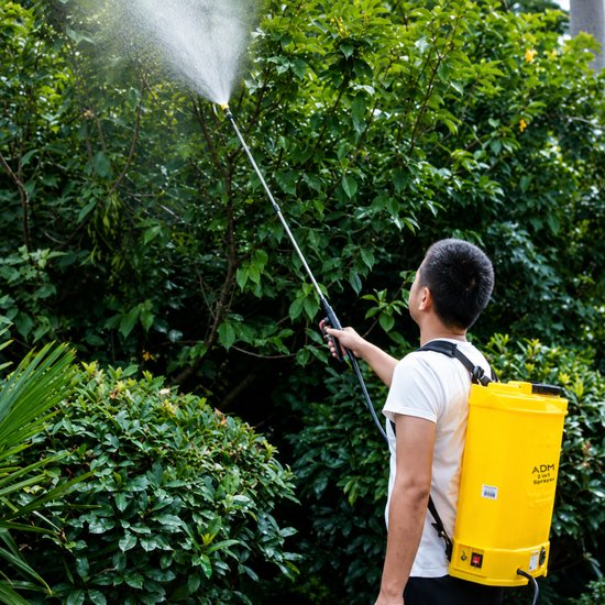 523 : ADM 2-in-1 battery:  powered & manual pumping sprayer