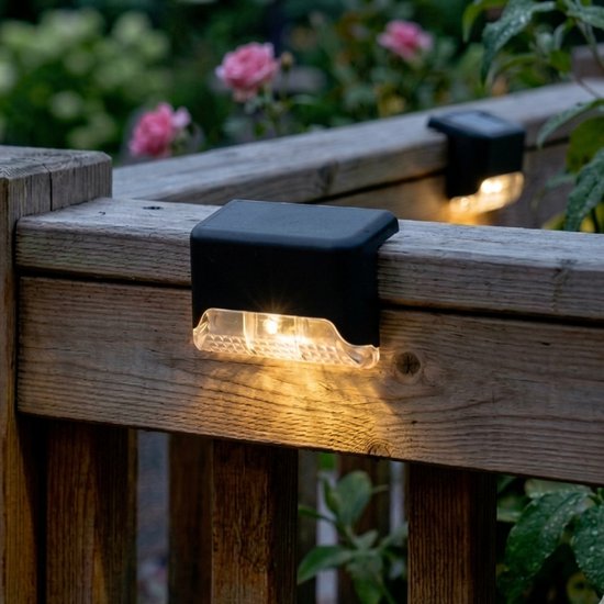 471 : Set of 4 solar stair lights